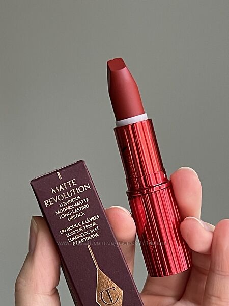 Красная помада Charlotte Tilbury Matte Revolution 3.5g  mark of kiss