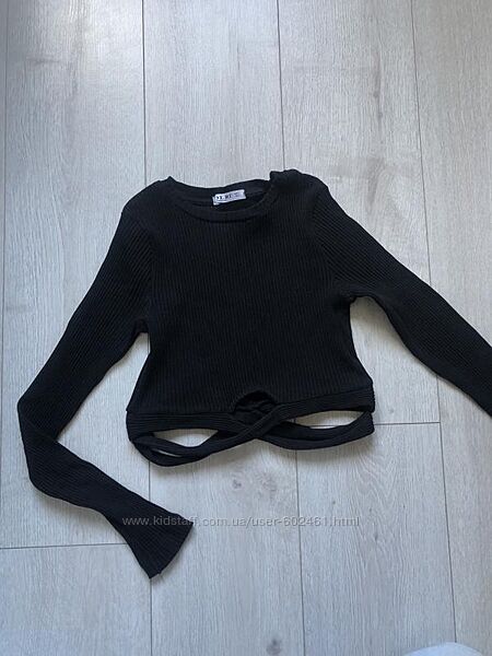 Топ укорочений чорний з вирізом на талії goldi m