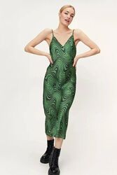 Длинное зеленое атласное платье zara со стильным узором