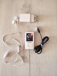 MP3-плеер Transcend 4 Gb. Цена за плеер и юсб, остальное по необходимости