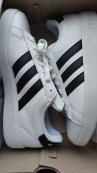 Жіночі кросівки adidas 8.5 US