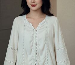 Симпатичная рубашка с кружевом.