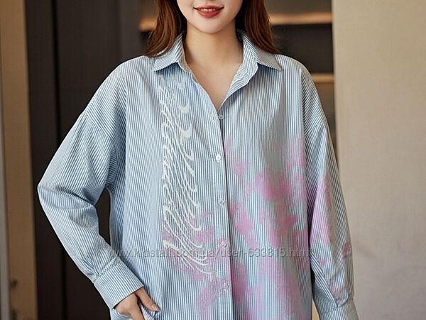 Стильная рубашка в полоску свободного кроя.