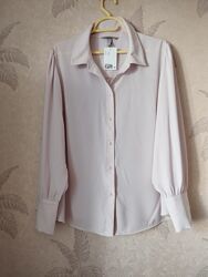 Симпатичная рубашка цвета пудры.