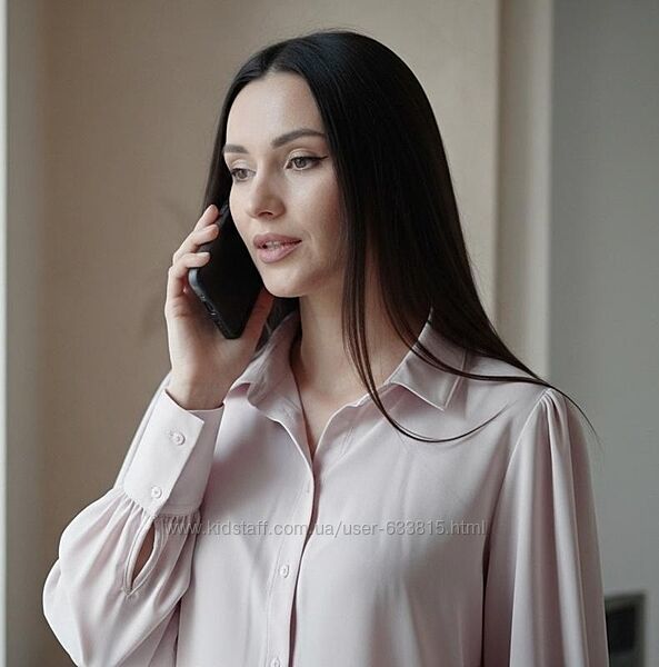 Симпатичная рубашка цвета пудры.