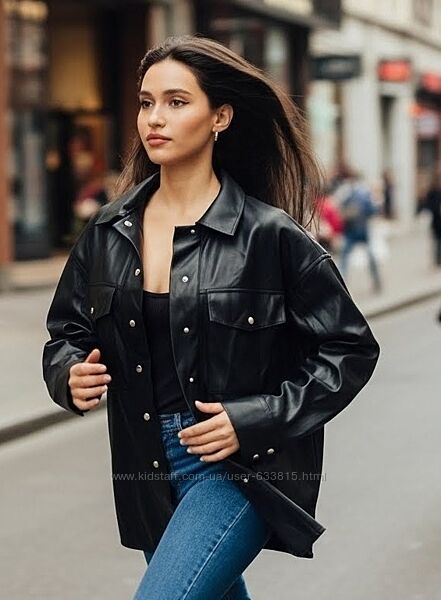 Стильная рубашка zara из эко кожи на кнопках.