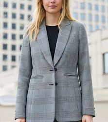 Добротный жакет, пиджак в клетку.