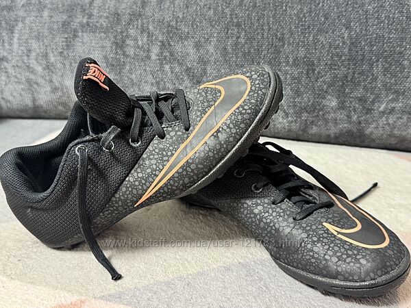 Сороконіжки Nike