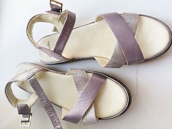 Шкіряні босоніжки Clarks устілка 22 см