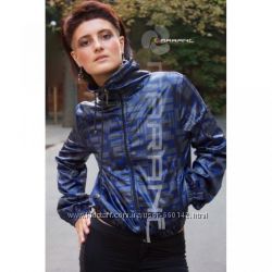Принтованная куртка-ветровка женская размер 44М