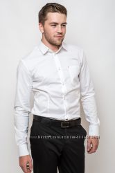 Стильная приталенная мужская рубашка  белая