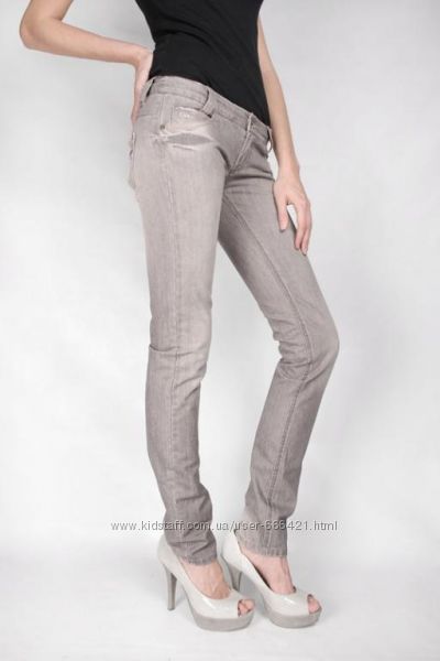 Женские джинсы с низкой талией серые