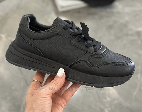 Женские кроссовки черные, натуральная кожа