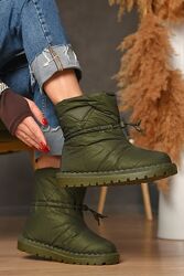 Женские зимние сапоги дутики цвета хаки, утепленные густым мехом
