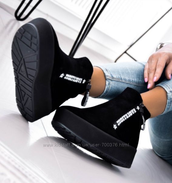 Ботинки, натуральная замша, два замочка, зимние, черные