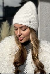 Шапка жіноча ангорова натуральна від  українського бренду Lirus&Novita