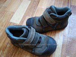 Качественные ботинки Clarks , замш  кожа, отличное состояние