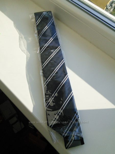Стильный чёрный галстук