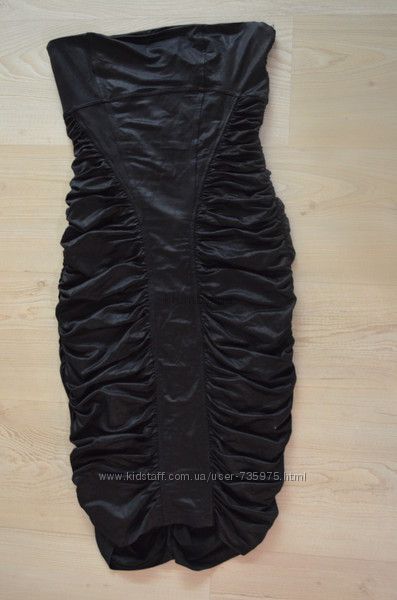 Женское чёрное обтягивающее платье без бретелек 