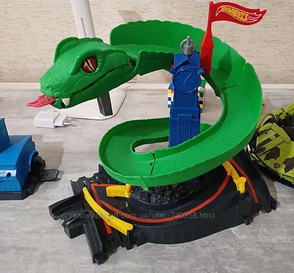 Трек Hot Wheels Укус Кобри