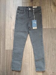 Фирменные серые джеггинсы джинсы скинни Mango 6-7лет.  