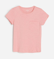 Однотонная розовая футболка на девочку с карманом Reserved