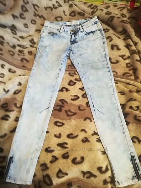 Продам джинсы узкачи 27 размер