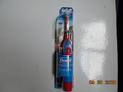 Детская зубная щетка OralB Тачки на батарейке