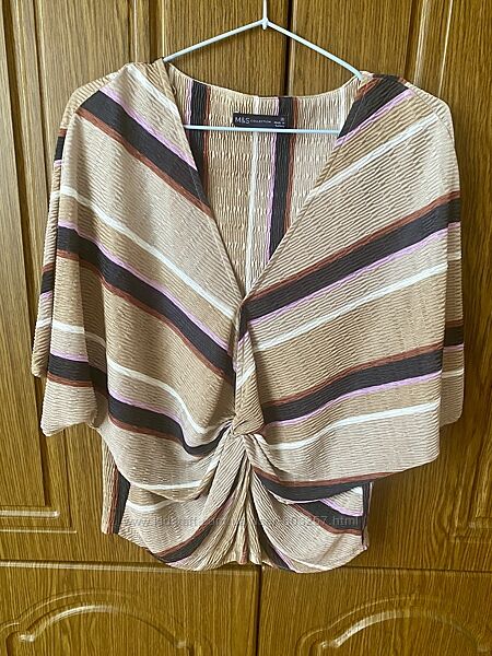 Жіноча блузка із короткими рукавами  M&S  розмір 44 євро 