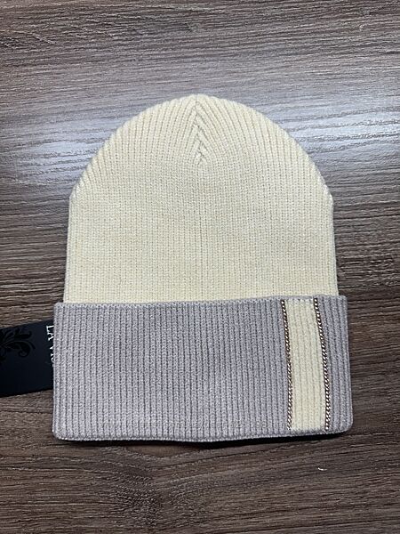 Шапка жіноча