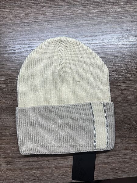 Шапка жіноча