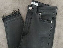 Женские джинсы Bershka высокая посадка рваный низ р.44,  новые