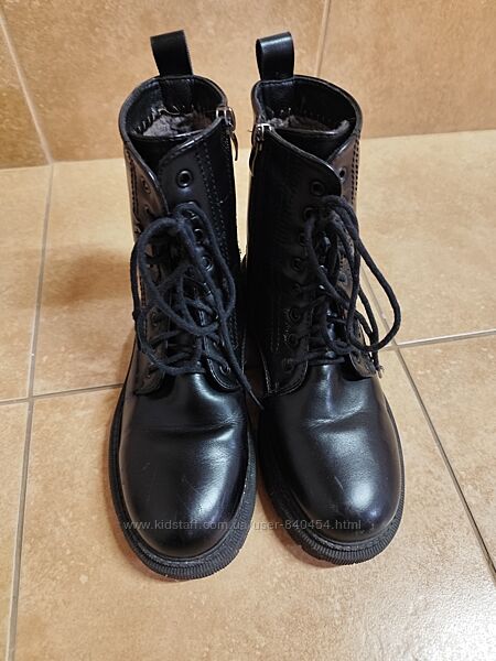 Зимові черевики на шнурках 37-р, з еко шкіри, чорні, стан ідеальний