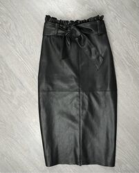 Шикарна спідничка з екошкіри від Zara розмір L