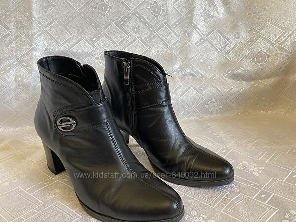 Жіночі черевики , осінні шкіряні черевики на підборах