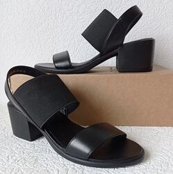 Trendy Стильные женские чёрные  кожаные босоножки на каблуке 5,5 см