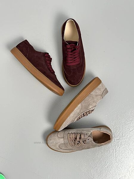 Шоколад, бургунді, капучино, чорні кеди