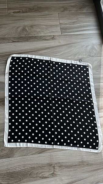 Новый платок, размер 69 на 69