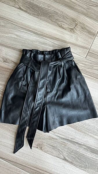 Кожаные шорты Zara, размер  XS