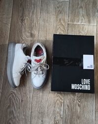 39-40 Moschino оригінал жіночі кросівки шкіра 26-26,5см