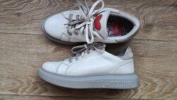 39-40 Moschino оригінал жіночі кросівки шкіра 26-26,5см