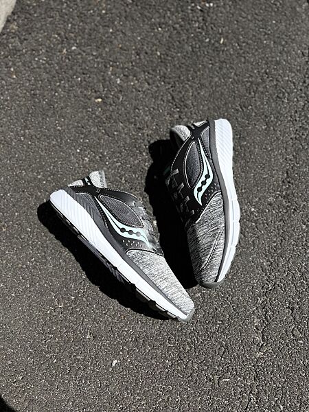Бігові кросівки Saucony Kineta Relay. Оригінал.