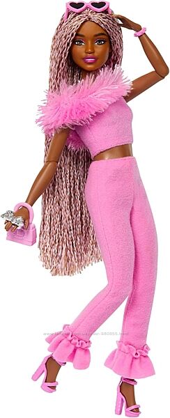 Barbie Deluxe Style Doll 4 Barbiecore Барбі Модниця у костюмі з пір&acuteям