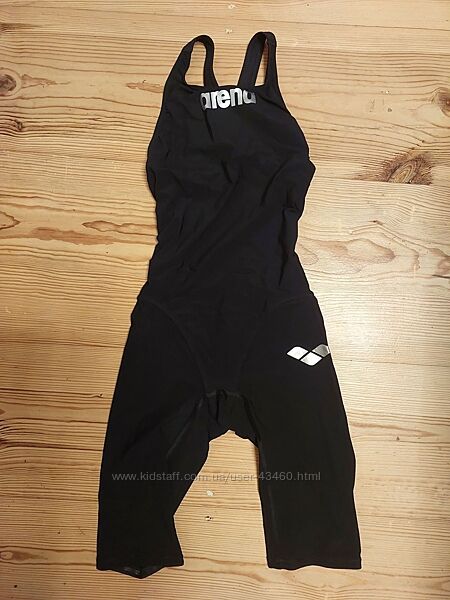 Стартовий купальник arena з сертифікацією fina, розмір 36