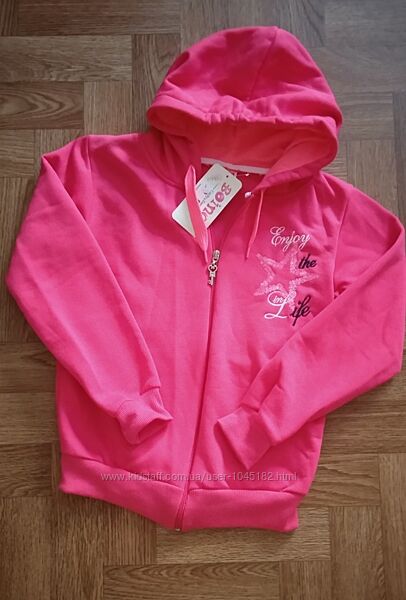 Яскрава кофта на дівчинку