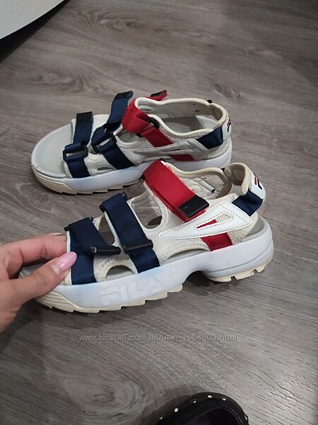 Босоніжки, сандалі 