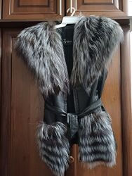 Жилет шкіряний з хутром чорнобурки