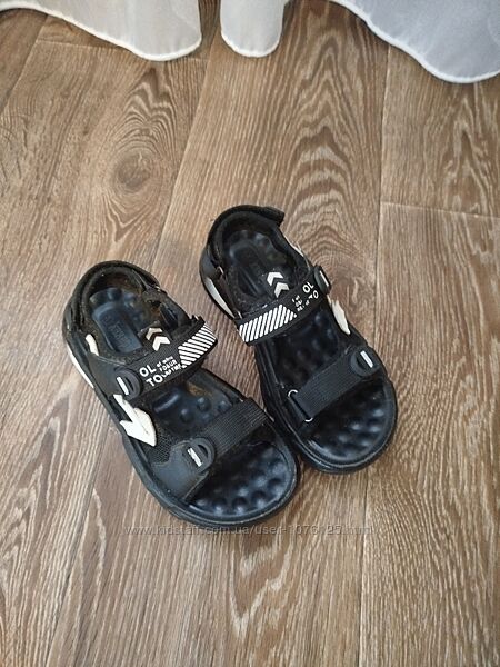 Дитячі сандалі ідеальний стан 