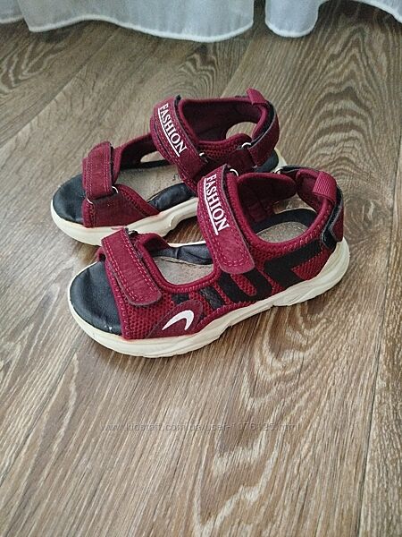 Дитячі сандалі 