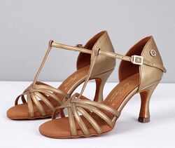 Нова жіноча сумка від guess